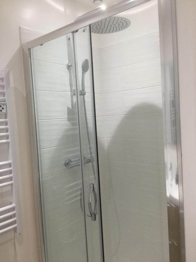 3 Chambres En Lit Double, 6 Personnes, Dans Appartement Entierement Renove, 70 M2 , Wifi,Climatisation, Tres Calme , Tout Equipe,Lit Bebe Clermont-Ferrand Luaran gambar